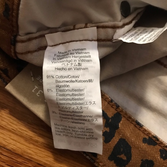 Madewell High-Rise Leopard Stovepipe Jeans - Picture 4 of 5